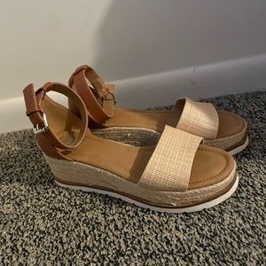 Dv Dolce Vita Baker Flatform Treaded Sandals Women's Shoes Size 9
